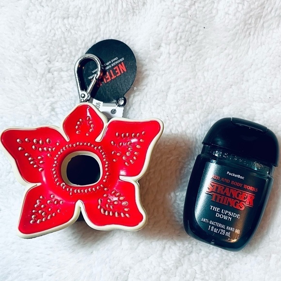 NWT Stranger Things The Upside Down PocketBac & Demogorgon Head Holder - Picture 2 of 9